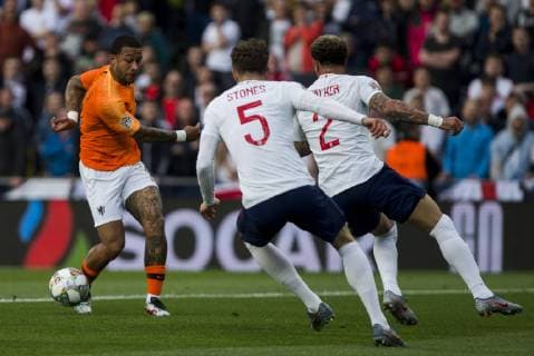 6th June 2019, St& xe1;dio D Afonso Henriques, Guimar& xe3;es, Portugal; UEFA Nations league Football semi-final, Netherlands versus England; Depay of NED takes on John Stones and Kyle Walker of ENG  ActionPlus12141621 NikolaxKrstic