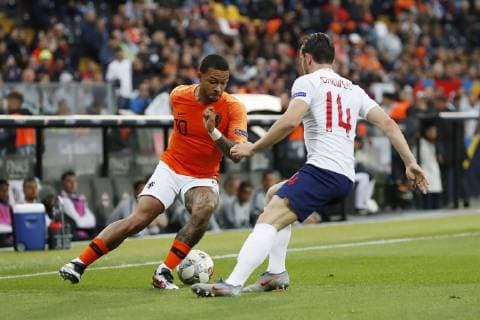 (l-r) Memphis Depay of Holland, Ben Chilwell of England during the UEFA Nations League semi final match between The Netherlands and England at Estadio D. Afonso Henriques on June 06, 2019 in Guimaraes, Portugal UEFA Nations League 2018 2019 xVIxVIxImagesx xMauricexvanxSteenxIVx 14675124