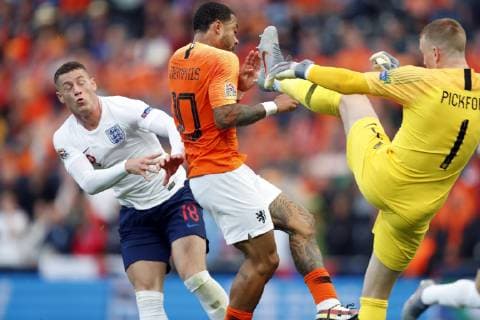 (l-r) Ross Barkley of England, Memphis Depay of Holland, England goalkeeper Jordan Pickford during the UEFA Nations League semi final match between The Netherlands and England at Estadio D. Afonso Henriques on June 06, 2019 in Guimaraes, Portugal UEFA Nations League 2018 2019 xVIxVIxImagesx xMauricexvanxSteenxIVx 14675128