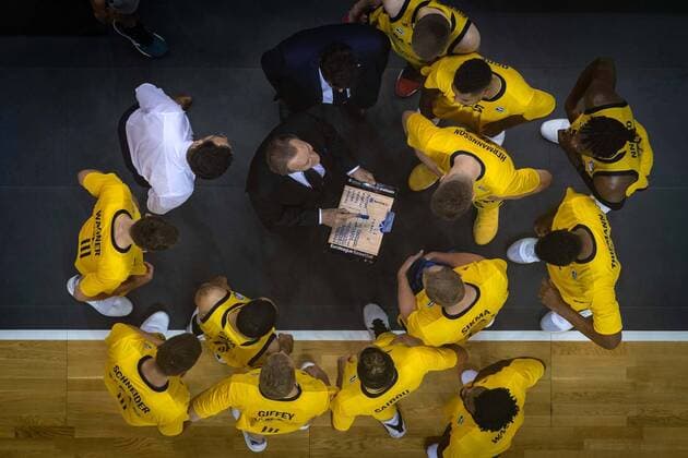 Basketball Berlin 05 06 2019 easyCredit BBL 1 Bundesliga Season 2018 2019 Playoffs Semifinals Match 2 Alba Berlin EWE Baskets Oldenburg Team Alba Aito Garcia Reneses Alba Berlin, Coach Time Out