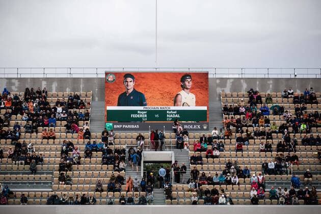 Paris, France le 7 juin 2019 - Roger Federer (SUI) affronte Rafael Nadal (ESP) sur le court Philippe Chatrier en demie finale de Roland Garros. Roger Federer (SUI) against Rafael Nadal (ESP) on court Philippe Chatrier in the semi of final of the French Open tennis tournament at Roland Garros in Paris, France, 7th June 2019.  Copyright: xAurelienxMorissardx