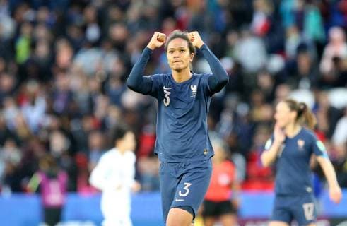 France, Paris, Parc des Princes, 07 06 2019, Football FIFA Womens World Cup France Korea Republic Picture v l Scorer Wendie Renard France, 3 cheers her goal to 2-0 Copyright: HMBxMedia xHeikoxBecker