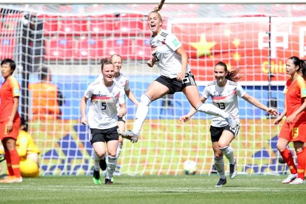 Sport Themen der Woche KW23 Frankreich, Rennes, Roazhon Park, 08.06.2019, Fussball - FIFA Frauen-WM - Deutschland - China VR Bild: v. l. Giulia Gwinn (Deutschland, 15) m. bejubelt Ihren Treffer zum 1:0 *** France, Rennes, Roazhon Park, 08 06 2019, football FIFA Womens World Cup Germany China VR picture v l Giulia Gwinn Germany, 15 m cheers your goal to 1 0 Copyright: HMBxMedia xHeikoxBecker