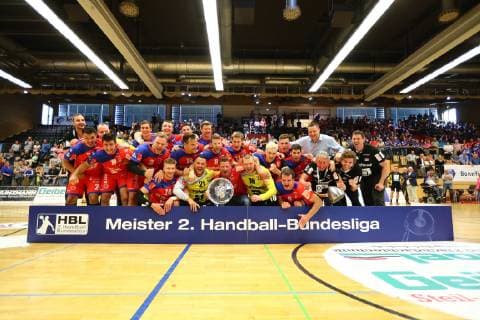 The Balingen team celebrates the championship in the 2 Bundesliga TV Grosswallstadt vs HBW Balingen Weilstetten, Handball, 2 Bundesliga, 08 06 2019 TV Grosswallstadt vs HBW Balingen Weilstetten, Handball, 2 Bundesliga, 08 06 2019 Elsenfeld Copyright: xWeissx Eibner-Pressefotox EP_rws