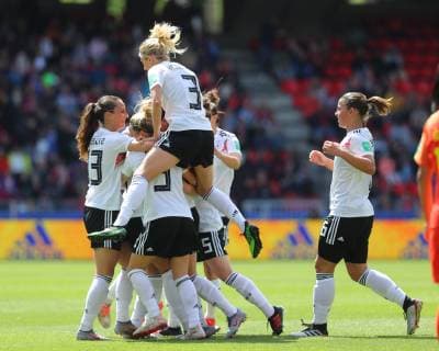Germany Women v China Women FIFA Women s World Cup 2019 Germany Women players mob goal scorer Giulia Gwinn during the FIFA Women s World Cup 2019 match at Roazhon Park, Rennes Content Not Available For UK Newspapers Copyright: xKunjanxMaldex FIL-13337-0044