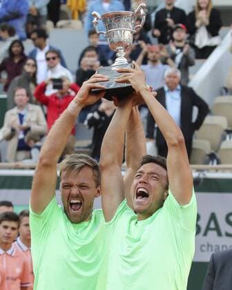 Andreas Mies and Kevin Krawietz with cup, trophy, double final, final, award ceremony, presentation Copyright: xJuergenxHasenkopfx