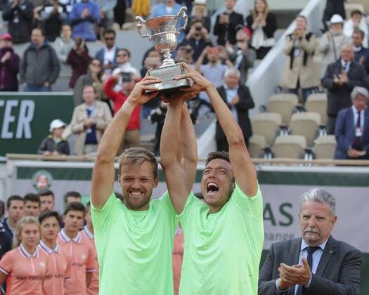 Andreas Mies and Kevin Krawietz with cup, trophy, double final, final, award ceremony, presentation Copyright: xJuergenxHasenkopfx
