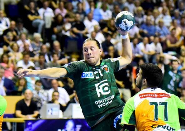 09 06 2019, xlakx, Handball HBL, Fuechse Berlin HSG Wetzlar emspor, from left to SD-jump Mattias Zachrisson Fuechse Berlin 21, Stefan Cavor HSG Wetzlar 77 Berlin