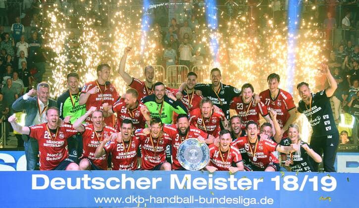 Handball-Bundesliga: Bergischer HC - SG Flensburg-Handewitt 09.06.2019. Meistermannschaft SG Flensburg-Handewitt mit der Meisterschale. *** Handball Bundesliga Bergischer HC SG Flensburg Handewitt 09 06 2019 Champion team SG Flensburg Handewitt with the championship bowl HM