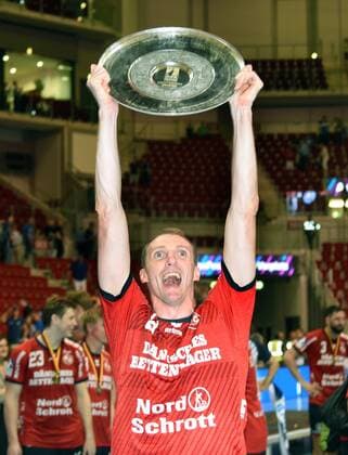 Handball Bundesliga Bergischer HC SG Flensburg Handewitt 09 06 2019 Holger Glandorf SG Flensburg Handewitt with the championship cup HM