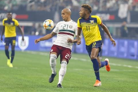 ARLINGTON, TX - JUNE 09: Mexico defender Luis Rodriguez (21) and Ecuador midfielder Ayrton Preciado (11) battle for the ball during the game on June 09, 2019 at AT&T Stadium in Arlington, Texas. (Photo by Matthew Pearce Icon Sportswire) SOCCER: JUN 09 Mexico v Ecuador Icon1691906092408