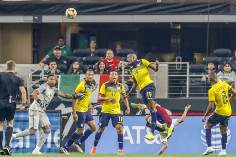 ARLINGTON, TX - JUNE 09: Ecuador defender Beder Caicedo (19), defender Jos? Quintero (17) and midfielder Carlos Gruezo (8) defend against Mexico during the game on June 09, 2019 at AT&T Stadium in Arlington, Texas. (Photo by Matthew Pearce Icon Sportswire) SOCCER: JUN 09 Mexico v Ecuador Icon169190609356