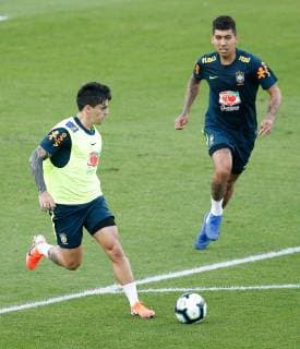 Training of the Brazilian Team in São Paul SÃO PAULO, SP - 10.06.2019: TRAINING OF THE BRAZILIAN TEAM IN SÃO PAUL - Fagner and Firmino during the training of the Brazilian national team, Nationalteam at the Pacaembu Stadium in São Paulo, SP. (Photo: Marcelo Machado de Melo Fotoarena) x1745281x  MarceloxMachadoxdexMelo