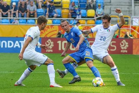 Gdynia, 11.06.2019 Pilka nozna FIFA Mistrzostwa Swiata U20 Polska 2019 Mecz Ukraina - Wlochy -- Football FIFA U-20 World Cup Poland 2019 Match Ukraine - Italy NZ Oleksii KASHCHUK , Salvatore ESPOSITO Fot. Grzegorz Jedrzejewski 058sport.pl NEWSPIX.PL --- Newspix.pl  ukraina-wlochy_20190611_0014_JED