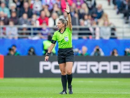 Frankreich, Reims, Stade Auguste-Delaune, 11.06.2019, Fussball - FIFA Frauen-WM - USA - Thailand Bild: v. l. Schiedsrichterin: Mariana De Almeida *** France, Reims, Stade Auguste Delaune, 11 06 2019, Football FIFA Womens World Cup USA Thailand Picture v l Referee Mariana De Almeida Copyright: HMBxMedia xHeikoxBecker