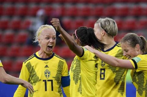 RENNES 2019 06 11 Caroline Seger Madelen Janogi Kosovare Asllani and Magdalena Eriksson during the World Cup match between Chile and Sweden at Roazhon Park arena RENNES FRANCE football x10050x,  Copyright: xPontusxLundahl TTx FOTBOLLS-VM 2019 CHILE-SWE