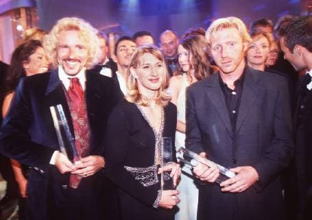 Steffi GRAF will be 50 years old on 14 June 2019, SN07109914VM jpg Entertainment Sports Television Thomas GOTTSCHALK li , Germany, Showmaster, Steffi GRAF, Germany, Ex Tennis Player, Boris BECKER, Germany, Ex Tennis Player, stand next to each other, hold awards in hands from the German Television Prize aÇ99 Half Figure, Landscape Format a
