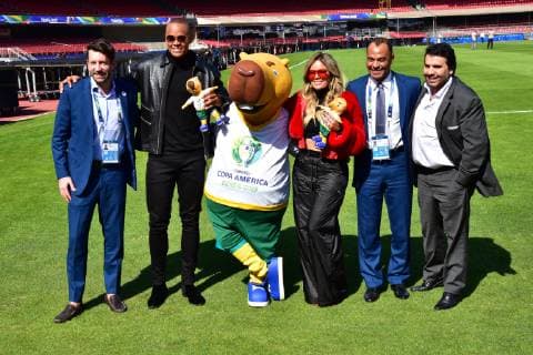 Media Briefing Copa América SÃO PAULO, SP - 12.06.2019: MEDIA BRIEFING COPA AMÉRICA - The local organizing committee and CONMEBOL held Media Briefing on Copa América at the Morumbi Stadium, venue of the 2019 Copa América in Sao Paulo, on Wednesday (12). In the photo Thiago Jannuzzi, Léo Santana, the Mascot Zizito, Karol G, Cafu and Hugo Figueiredo. (Photo: Roberto Casimiro Fotoarena) x1746116x  RobertoxCasimiro