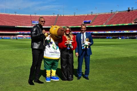 Media Briefing Copa América SÃO PAULO, SP - 12.06.2019: MEDIA BRIEFING COPA AMÉRICA - The local organizing committee and CONMEBOL held Media Briefing on Copa América at the Morumbi Stadium, venue of the 2019 Copa América in Sao Paulo, on Wednesday (12). In the photo Léo Santan, the Mascot Zizito, Karol G and Cafu. (Photo: Roberto Casimiro Fotoarena) x1746118x  RobertoxCasimiro