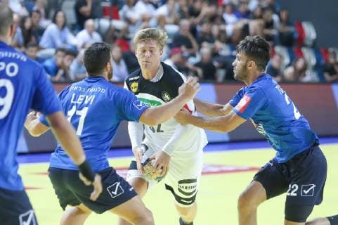 Tel Aviv Jaffa, Israel 12 06 2019, EHF EURO Qualification 2020, Round 5, Group 1, Israel Germany, Franz Semper GER controls the ball Defodi 09 535 000292 Defodi-535