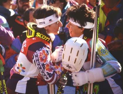 Ski WM 1991, Slalom Damen: Ingrid SALVENMOSER (AUT) Vreni SCHNEIDER (SUI) SKI ALPIN SAISON 90 91 WM 1991 Saalbach-Hinterglemm Slalom Damen 01.02.1991 Ingrid SALVENMOSER (AUT li) gratuliert Vreni SCHNEIDER (SUI) zum Weltmeistertitel. Saalbach-Hinterglemm Salzburg Oesterreich *** Ski WM 1991, Slalom Ladies Ingrid SALVENMOSER AUT Vreni SCHNEIDER SUI SKI ALPIN SAISON 90 91 WM 1991 Saalbach Hinterglemm Slalom Ladies 01 02 1991 Ingrid SALVENMOSER AUT li congratulates Vreni SCHNEIDER SUI to the World Champion title Saalbach Hinterglemm Salzburg Austria 