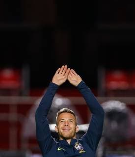 Training of the Brazilian Team in São Paul SÃO PAULO, SP - 13.06.2019: TRAINING OF THE BRAZILIAN TEAM IN SÃO PAUL - Arthur during the training of the Brazilian national team, Nationalteam at the Morumbi Stadium in São Paulo, SP. The team faces tomorrow& 39;s seion ion of Bolivia for the first match of the Copa America 2019. (Photo: Marcelo Machado de Melo Fotoarena) x1746946x  MarceloxMachadoxdexMelo