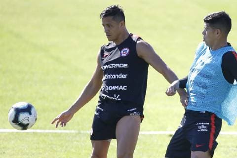Fußball, Copa America, Nationalteam Chile Training Futbol, entrenamiento de la seleccion chilena Los jugadores de la seleccion chilena Alexis Sanchez y Esteban Pavez son fotografiados durante la practica realizada en la cancha del hotel Otho en Itu, Brasil 14 06 2019 Andres Pina Photosport Football, Chile s training session Chile s players Alexis Sanchez and Esteban Pavez are pictured during the practice held at the Otho hotel training field in Itu, Brazil. 13 06 2019 Andres Pina Photosport Entrenamiento de la seleccion chilena en Itu, 14 06 2019 