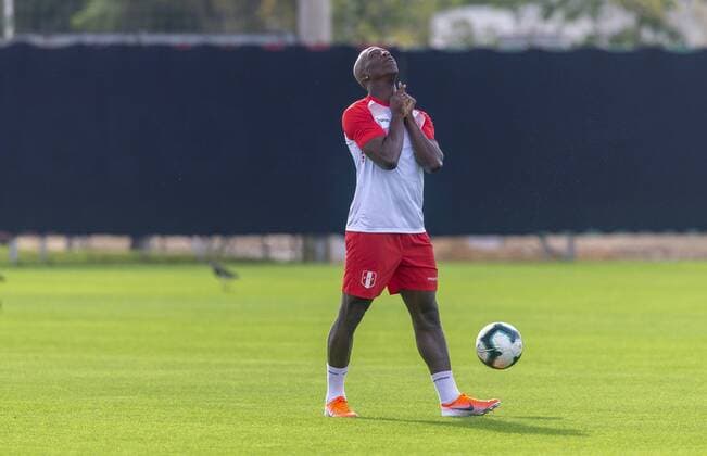 Fußball, Copa America, Nationalteam Peru Training Treino da Selecao do Perú PORTO ALEGRE, RS - 14.06.2019: TREINO DA SELEcaO DO PERÚ - Peruvian team performs training at CT Parque Gigante on Friday morning (14) in Porto Alegre, RS, Brazil. (Photo: Raul Pereira Fotoarena) x1747342x  RaulxPereira