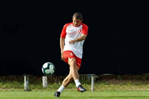 Peru s national soccer team player Aldo Corzo participates in a training session at the Porto Alegre International Training Center, in Porto Alegre, Brazil, 14 June 2019. Peru will debut against Venezuela tomorrow as part of the Copa America 2019 Group A matches. Peru s national soccer team training session !ACHTUNG: NUR REDAKTIONELLE NUTZUNG!  Copyright: xJosexMendezx COPAME244 20190614-636961366648653910