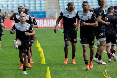 Fußball, Copa America, Nationalteam Venezuela Training Venezuela s national soccer team player Yeferson Soteldo (L) participates in a training session of Copa America 2019, at the Gremio stadium, in Porto Alegre, Brazil, 14 June 2019. Venezuela s national soccer team training session !ACHTUNG: NUR REDAKTIONELLE NUTZUNG!  Copyright: xSebastiaoxMoreirax COPAME340 20190614-636961489705133471