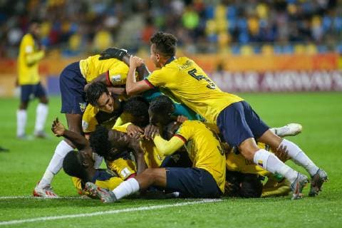 Gdynia, 14.06.2019 Pilka nozna FIFA Mistrzostwa Swiata U20 Polska 2019 Mecz o 3 miejsce Wlochy - Ekwador -- Football FIFA U-20 World Cup Poland 2019 3rd place Match Italy - Equador NZ Richard MINA, gol, bramka, cieszynka, radosc, celebration, zespol, druzyna, szal Fot. Tomasz Rulski 058sport.pl NEWSPIX.PL --- Newspix.pl  20190614_098_RUL_4091