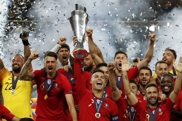 (L-R) Portugal goalkeeper Beto, Jose Fonte of Portugal, Danilo of Portugal, Cristiano Ronaldo of Portugal with the Nations League trophy, Raphael Guerreiro of Portugal, Pizzi of Portugal, Bernardo Silva of Portugal, Joao Moutinho of Portugal during the UEFA Nations League final match between Portugal and The Netherlands at Estadio do Dragao on June 09, 2019 in Porto, Portugal UEFA Nations League 2018 2019 xVIxVIxImagesx xMauricexvanxSteenxIVx 14740486