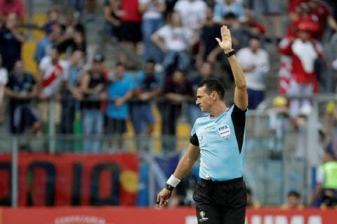 Fußball, Copa America, Venezuela - Peru Colombian referee Wilmar Roldan during the Copa America 2019 Group A soccer match between Venezuela and Peru, at Arena do Gremio Stadium in Porto Alegre, Brazil, 15 June 2019. Venezuela vs. Peru !ACHTUNG: NUR REDAKTIONELLE NUTZUNG!  Copyright: xSebastiaoxMoreirax SCA0224 20190615-636962308672209516