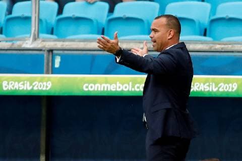 Fußball, Copa America, Venezuela - Peru Venezuelan head coach Rafael Dudamel gives instructions to his players during the Copa America 2019 Group A soccer match between Venezuela and Peru, at Arena do Gremio Stadium in Porto Alegre, Brazil, 15 June 2019. Venezuela vs. Peru !ACHTUNG: NUR REDAKTIONELLE NUTZUNG!  Copyright: xJosexMendezx SCA0239 20190615-636962323174837337