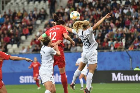 Fußball, WM Damen, Kanada - Neuseeland Christine Sinclair (canada) vs Rosie White (nlle zelande) FOOTBALL : Canada vs Nouvelle Zelande - Coupe du monde de Football Feminin Groupe E - 15 06 2019 FredericChambert Panoramic 