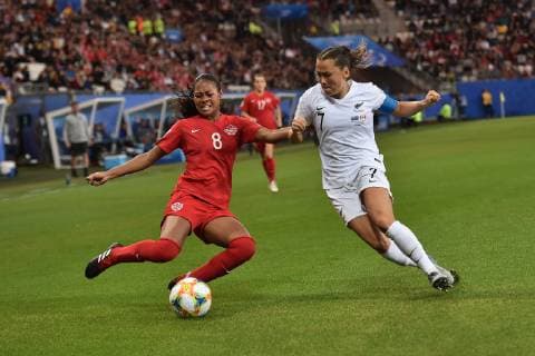 Fußball, WM Damen, Kanada - Neuseeland Jayde Riviere (canada) vs Ali Riley (nlle zelande) FOOTBALL : Canada vs Nouvelle Zelande - Coupe du monde de Football Feminin Groupe E - 15 06 2019 FredericChambert Panoramic 