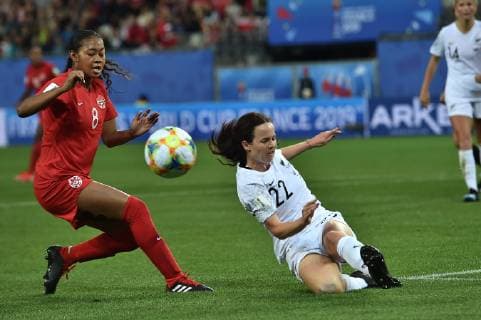 Fußball, WM Damen, Kanada - Neuseeland Jayde Riviere (canada) vs Olivia Chance (nlle zelande) FOOTBALL : Canada vs Nouvelle Zelande - Coupe du monde de Football Feminin Groupe E - 15 06 2019 FredericChambert Panoramic 