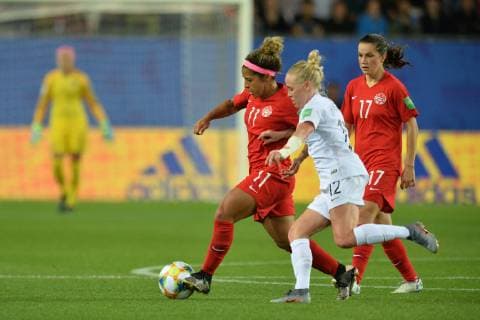 Fußball, WM Damen, Kanada - Neuseeland Desire Scott (canada) vs Betsy Hassett (nlle zelande) FOOTBALL : Canada vs Nouvelle Zelande - Coupe du monde de Football Feminin Groupe E - 15 06 2019 FredericChambert Panoramic 