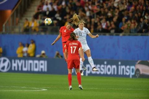 Fußball, WM Damen, Kanada - Neuseeland Shelina Zadorsky (canada) vs Rosie White (nlle zelande) FOOTBALL : Canada vs Nouvelle Zelande - Coupe du monde de Football Feminin Groupe E - 15 06 2019 FredericChambert Panoramic 