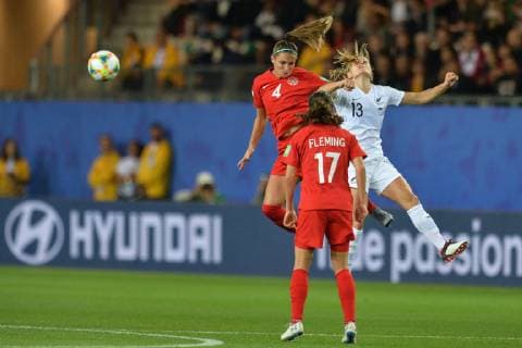 Fußball, WM Damen, Kanada - Neuseeland Shelina Zadorsky (canada) vs Rosie White (nlle zelande) FOOTBALL : Canada vs Nouvelle Zelande - Coupe du monde de Football Feminin Groupe E - 15 06 2019 FredericChambert Panoramic 