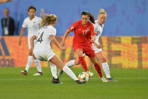Fußball, WM Damen, Kanada - Neuseeland Jessie Fleming (canada) vs Kathie Bowen (nlle zelande) FOOTBALL : Canada vs Nouvelle Zelande - Coupe du monde de Football Feminin Groupe E - 15 06 2019 FredericChambert Panoramic 