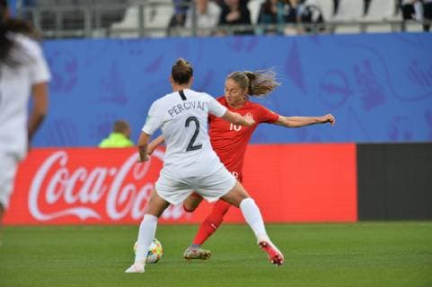 Fußball, WM Damen, Kanada - Neuseeland Janine Beckie (canada) vs Ria Percival (nlle zelande) FOOTBALL : Canada vs Nouvelle Zelande - Coupe du monde de Football Feminin Groupe E - 15 06 2019 FredericChambert Panoramic 
