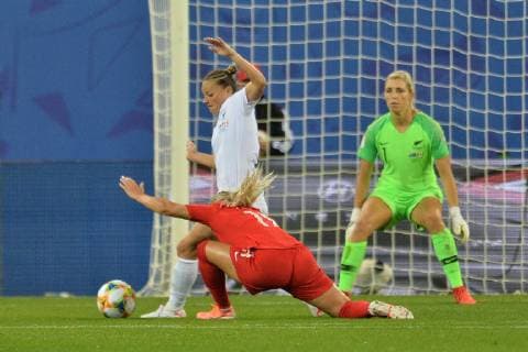 Adriana Leon (canada) vs Ria Percival (nlle zelande) FOOTBALL : Canada vs Nouvelle Zelande - Coupe du monde de Football Feminin Groupe E - 15 06 2019 FredericChambert Panoramic 