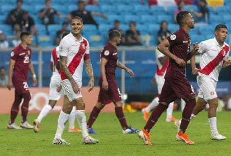Venezuela x Peru PORTO ALEGRE, RS - 15.06.2019: VENEZUELA X PERU - Paolo Guerrero is bidding during a match between Venezuela and Peru, valid for the 2019 Copa America group stage, held this Saturday (15) at the Grêmio Arena in Porto Alegre, RS. (Photo: Raul Pereira Fotoarena) x1748346x  RaulxPereira