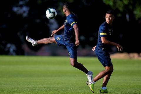 Ecuadorian soccer team players José Quintero (R) and Antonio Valencia (L) attend a training session at the Cruzeiro Training Center, in Toca da Raposa II, one day before facing the Uruguayan team for group C of the Copa America 2019, in Belo Horizonte, Brazil, 15 June 2019. EFE Yuri Edmundo Training of the Ecuador team in the Copa America !ACHTUNG: NUR REDAKTIONELLE NUTZUNG!  Copyright: xYurixEdmundox COPAME446 20190616-636962414517241995