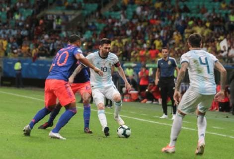 Argentina vs Colombia SALVADOR, BA - 15.06.2019: ARGENTINA VS COLOMBIA - Lionel Messi, during a match between Argentina and Colombia, valid for the group stage of the Copa America 2019, held this Saturday (15) at the Arena Fonte Nova in Salvador, Bahia, Brazil. (Photo: Tiago Caldas Fotoarena) x1748398x  TiagoxCaldas