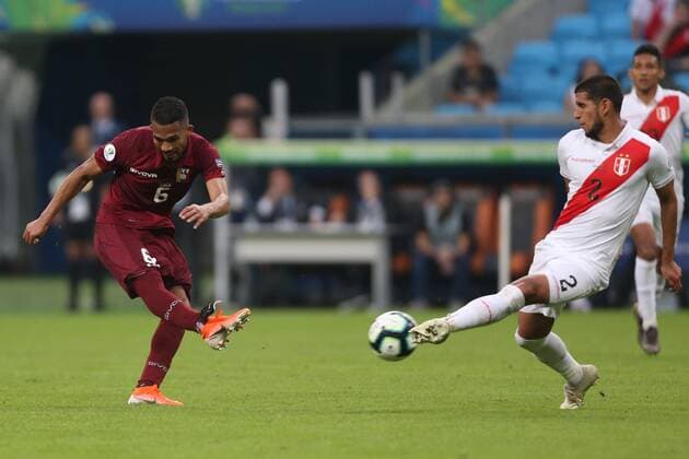 June 15, 2019 - PORTO ALEGRE, RS, 15.06.2019: Venezuela e Peru realizam partida valida pela primeira fase da Conmebol Copa America Brasil 2019, na tarde deste sabado (14), na Arena do GroÂªmio, em Porto Alegre, Rio Grande do Sul, Brasil. Yangel herrera Venezuela. VENEZUELA X PERU JOGO DA PRIMEIRA FASE DA COPA AMERICA 2019 - ZUMAa187 20190615_zsa_a187_023 Copyright: xMarceloxOliveira AmxPressx&xImagx