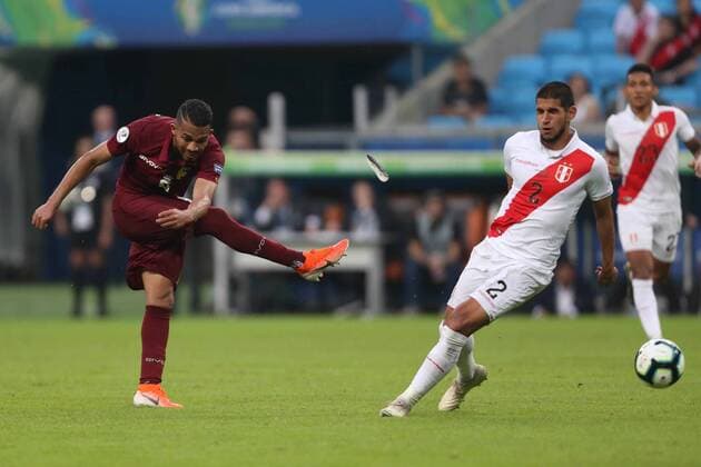 June 15, 2019 - %G - PORTO ALEGRE, RS, 15.06.2019: Venezuela e Peru realizam partida valida pela primeira fase da Conmebol Copa America Brasil 2019, na tarde deste sabado (14), na Arena do GroÂªmio, em Porto Alegre, Rio Grande do Sul, Brasil. Yangel herrera Venezuela.Foto: Marcelo Oliveira VENEZUELA X PERU JOGO DA PRIMEIRA FASE DA COPA AMERICA 2019 - ZUMAa187 20190615_zsa_a187_025 Copyright: xMarceloxOliveira AmxPressx&xImagx