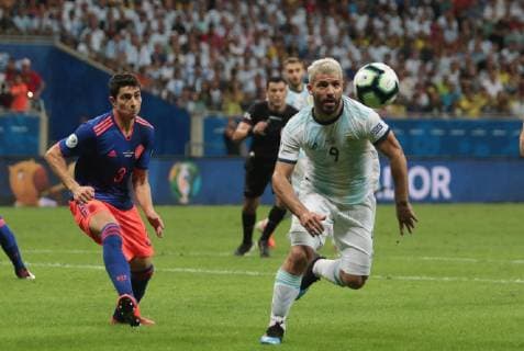 Sport Bilder des Tages Argentina vs Colombia SALVADOR, BA - 15.06.2019: ARGENTINA VS COLOMBIA - Sergio Agüero, during a match between Argentina and Colombia, valid for the group stage of the Copa America 2019, held this Saturday (15) at the Arena Fonte Nova in Salvador, Bahia, Brazil. (Photo: Tiago Caldas Fotoarena) x1748421x  TiagoxCaldas