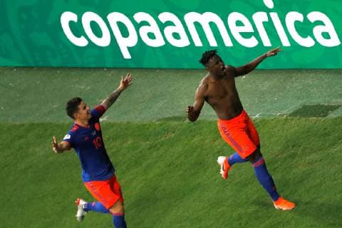 Colombian Duvan Zapata (R) celebrates with his teammate James Rodriguez (L) after scoring the 2-0 lead during the Copa America 2019 Group B soccer match between Argentina and Colombia, at Arena Fonte Nova Stadium in Salvador, Brazil, 15 June 2019. Argentina vs. Colombia !ACHTUNG: NUR REDAKTIONELLE NUTZUNG!  Copyright: xJoedsonxAlvesx SCA0384 20190616-636962473508271616